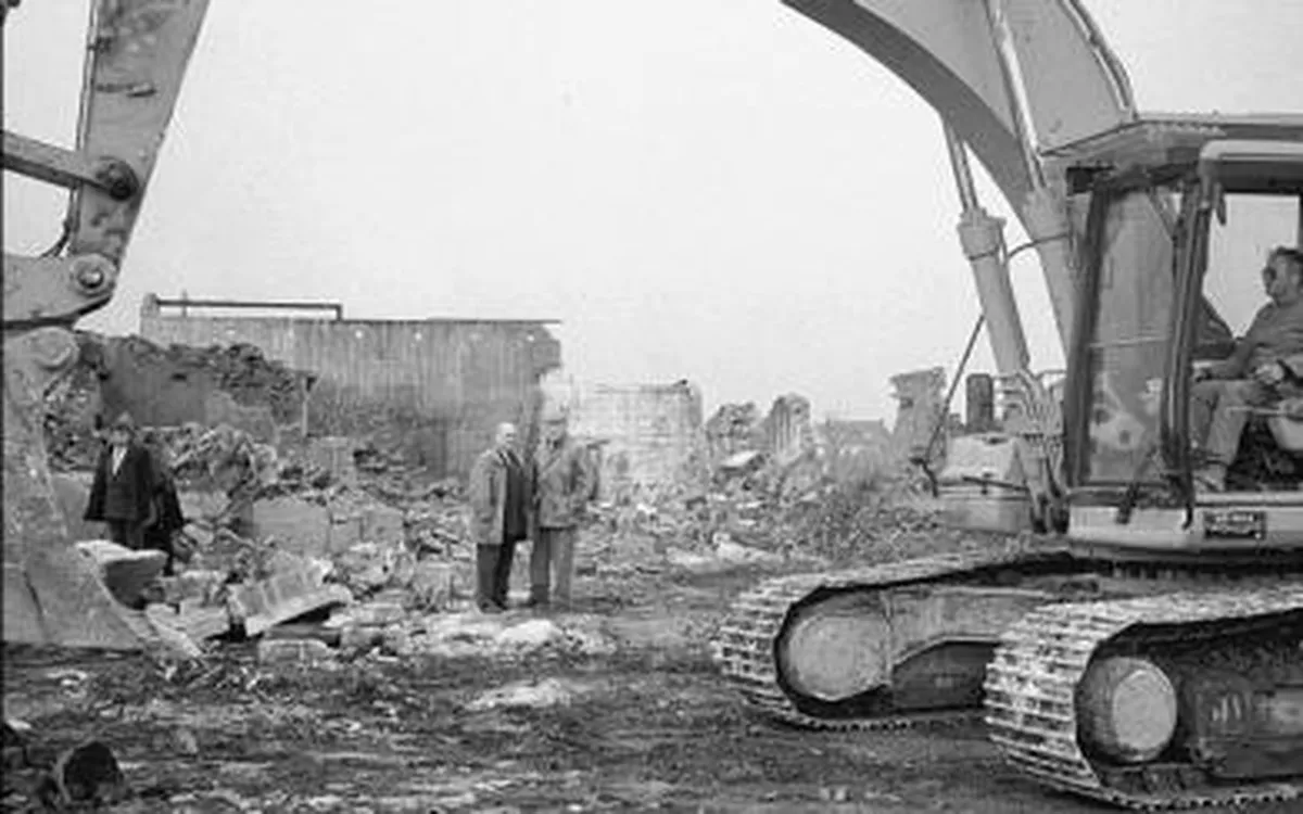 2001 : Requiem pour l'Usine à Caca